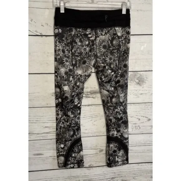 Lululemon Leggings Women Size 4 Black/White Floral Run Inspire Crop All Luxtreme - Picture 6 of 10